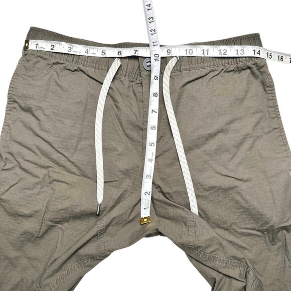 Vuori | Men | Organic Dark Oregano Versatile Active Daily Ripstop Shorts | Small - Picture 4 of 14